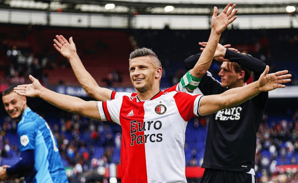 包含法兰克福训练开放日，赛前内部沟通引欢呼，荷甲在即，年轻球员得到机会的词条