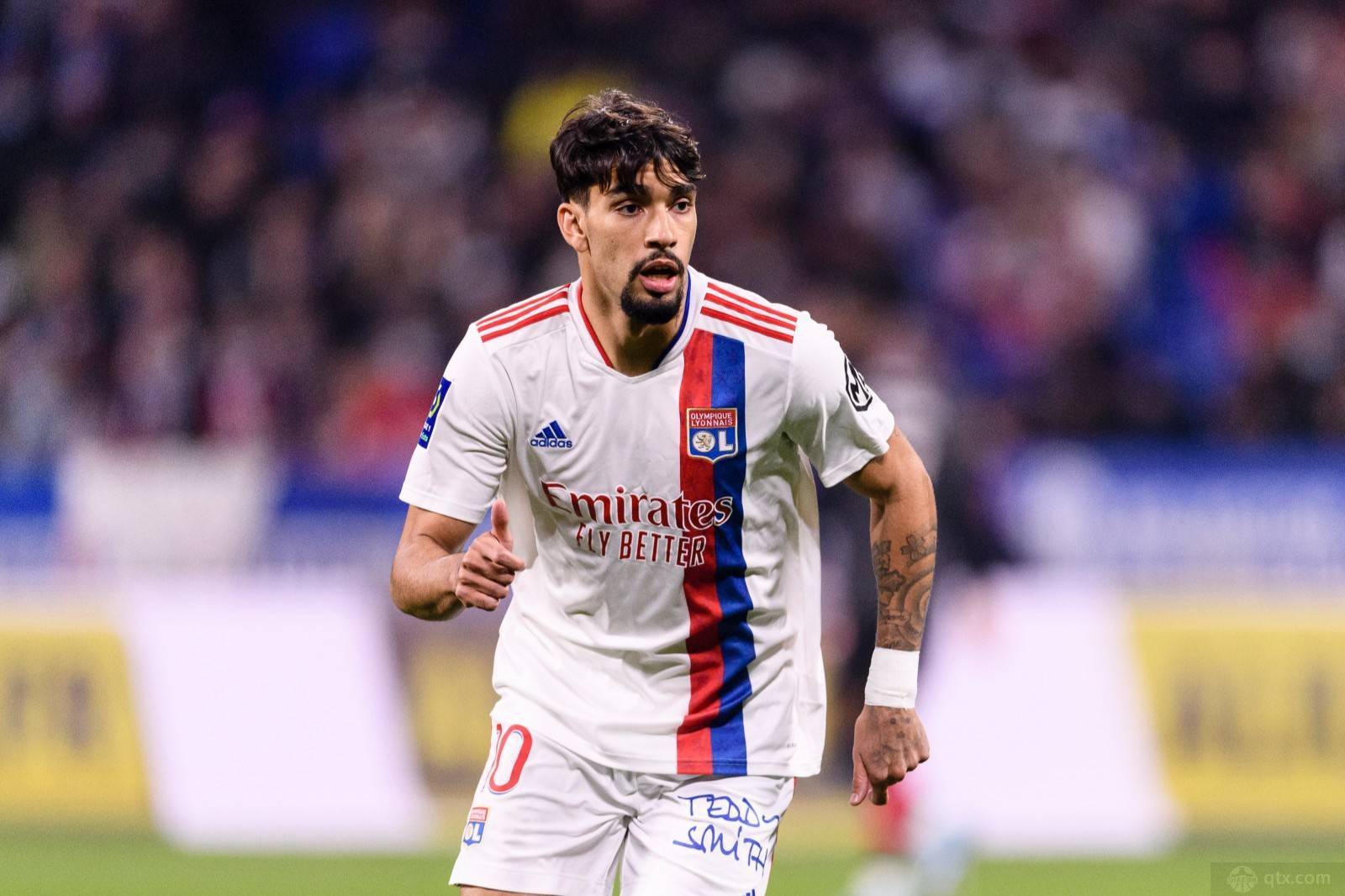 包含里昂训练开放日；今晨官宣签约引欢呼；德甲在即；细节决定成败的词条